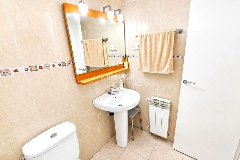 Foto a8852548-d6ae-4ebe-97b7-87127576d109. Casa amb piscina a Cunit residencial Cunit