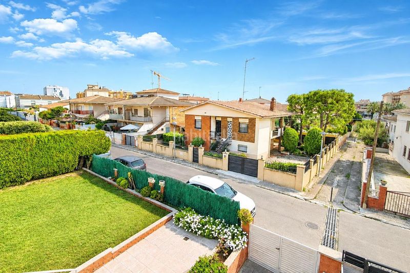 Foto ae5b613c-df76-4f42-a7f6-8f0319a3e985. Casa amb piscina a Cunit residencial Cunit