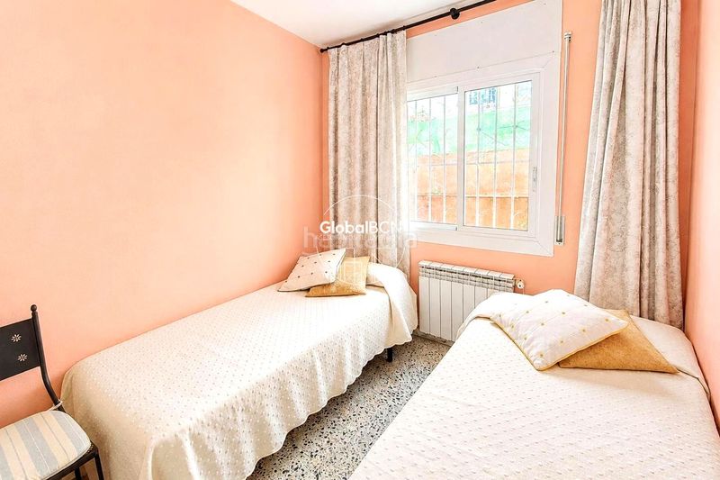 Foto b48aa135-c577-4ab6-abbd-e6ffdffec616. Casa amb piscina a Cunit residencial Cunit