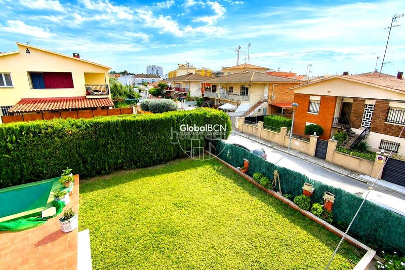 Foto b5b161fd-2936-440b-9ad3-3fb36c1c9d6b. Casa amb piscina a Cunit residencial Cunit
