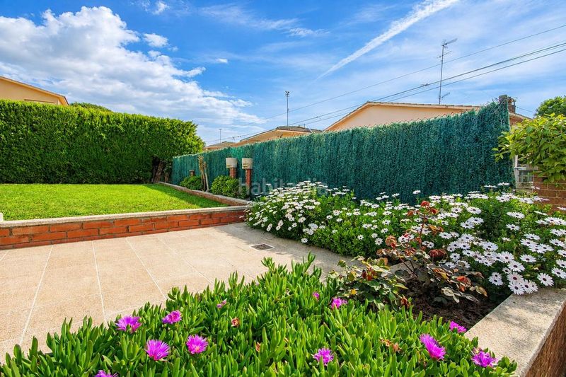Foto c231d624-0f8c-4d89-af80-de3fb2f0fb24. Casa amb piscina a Cunit residencial Cunit