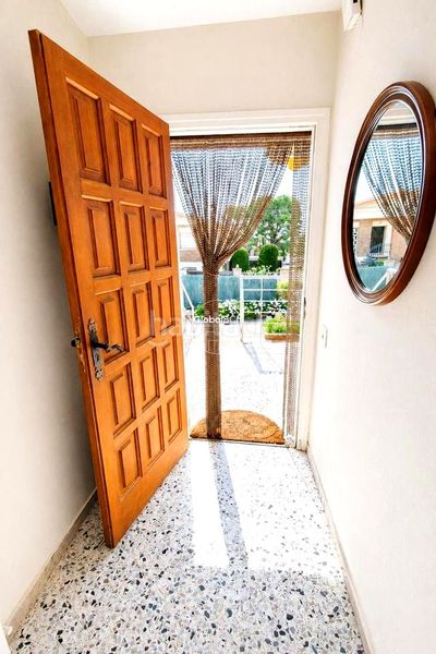Foto c5711dfe-b0af-469d-81ba-8b8ec79f7cc9. Casa amb piscina a Cunit residencial Cunit