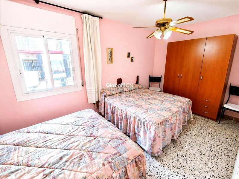 Foto ce907d4e-b2a4-4786-b696-713faa131833. Casa amb piscina a Cunit residencial Cunit