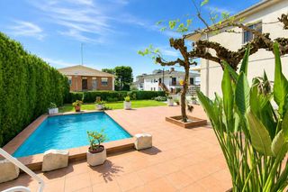 Casa  Calle del ter. Casa con piscina a pocos minutos de la playa en cunit!!