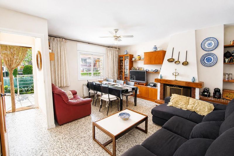 Foto f614a915-7885-4f39-a195-26e75b1c386f. Casa amb piscina a Cunit residencial Cunit