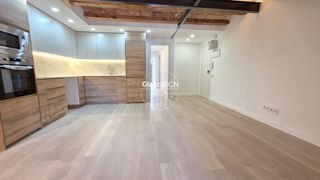 Etagenwohnung  Calle de la ciutat de granada. Piso reformado con terraza privada en el corazón de poblenou