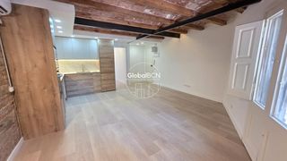 Pis  Calle de la ciutat de granada. Piso reformado con terraza privada en el corazón de poblenou