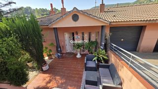 Casa a schiera  Avinguda dels països catalans. Chalet pareado en venta en avenida dels països catalans