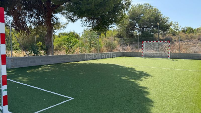 Foto ad205746-bed5-48a6-ad95-d86577d9db30. Casa adossada amb aparcament piscina a La Florida Orihuela