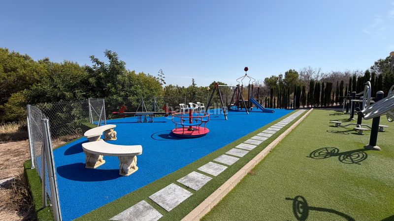 Foto be0c3b25-ede0-488c-ad3f-b17a9c3be7b8. Casa adossada amb aparcament piscina a La Florida Orihuela