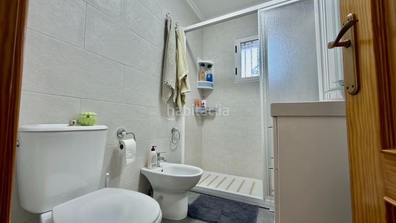 Foto c9bdedfb-8fb2-465d-b71d-63d73931823c. Casa adossada amb aparcament piscina a La Florida Orihuela