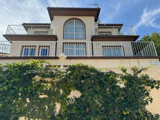 Casa en Callosa d�en Sarri�. Ltpgtbienvenido a este espectacular chalet independiente ubicado