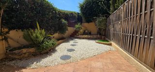 Casa adossada a L´Albir. Ltpgtse vende adosado en el albir distribuido en dos plantas. la