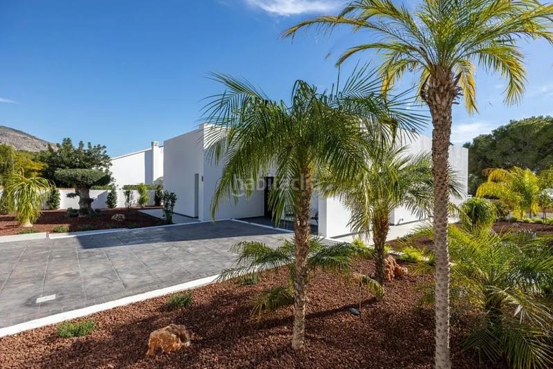 Foto 19b5c969-c91d-4a7c-a177-0dbfd7de3bdc. Chalet ltpgtubicada en una zona exclusiva y tranquila , esta villa de lujo de una sola planta combina disentildeo moderno con un en Altea
