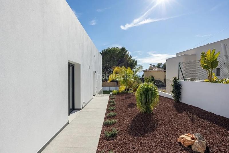 Foto 2708e720-9b5c-4111-93cb-534ccb0f4b11. Chalet ltpgtubicada en una zona exclusiva y tranquila , esta villa de lujo de una sola planta combina disentildeo moderno con un en Altea