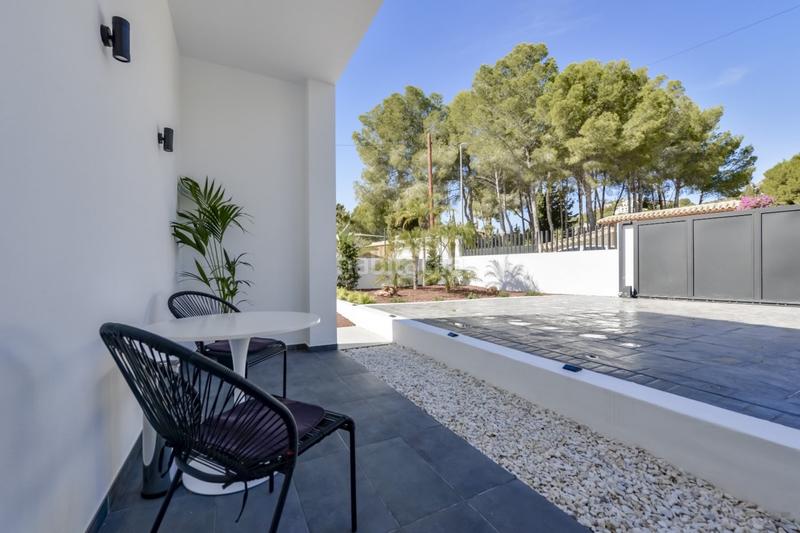 Foto 3e5b7272-46fb-444d-8769-a2a3bd1737de. Chalet ltpgtubicada en una zona exclusiva y tranquila , esta villa de lujo de una sola planta combina disentildeo moderno con un en Altea