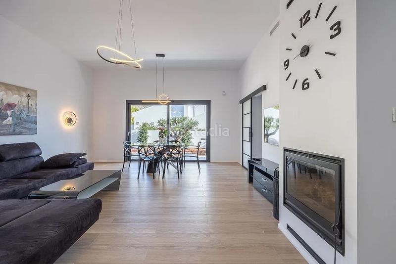 Foto 7953afa2-8b30-439d-8111-a23db283dd92. Chalet ltpgtubicada en una zona exclusiva y tranquila , esta villa de lujo de una sola planta combina disentildeo moderno con un en Altea