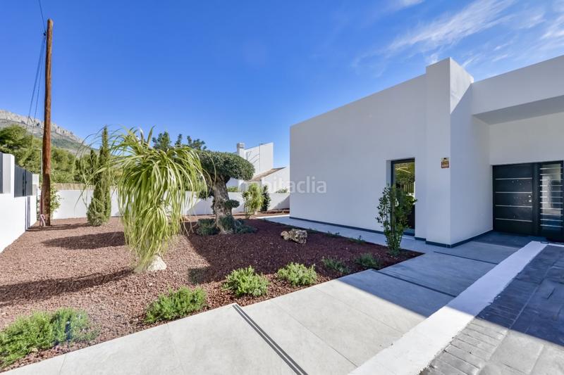 Foto fcc19553-4b5f-47fc-b938-c5a71221eb3c. Chalet ltpgtubicada en una zona exclusiva y tranquila , esta villa de lujo de una sola planta combina disentildeo moderno con un en Altea