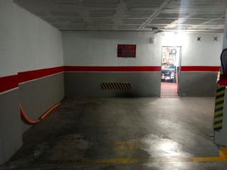 Aparcament cotxe a Bulevar-Puerta Mítica. Ltpgtamplia plaza de parking con trastero en venta en la cala de