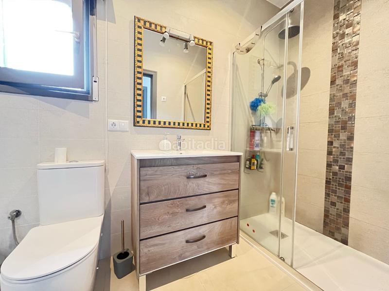 Foto 4fe6d04c-e21f-4c5e-aaf2-ea048bb26f0c. Casa adosada ltpgtltstronggtprecioso adosado reformado con jardiacuten, piscina y pistas de tenisltstronggt ltpgtltpgtte presentam en Pedreguer
