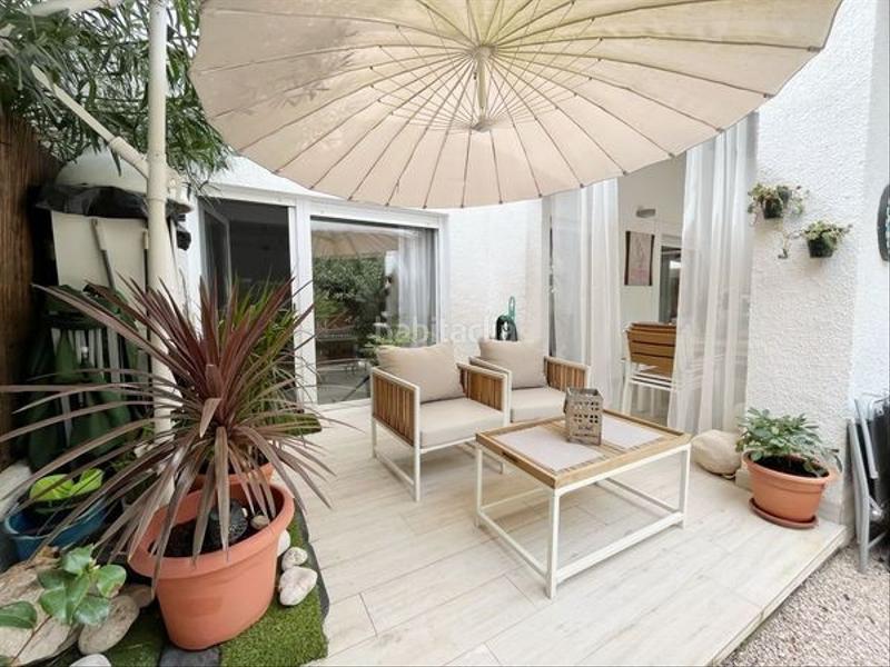 Foto ba1df544-5c80-4a7f-8b5f-983bb1491cc2. Casa adosada ltpgtltstronggtprecioso adosado reformado con jardiacuten, piscina y pistas de tenisltstronggt ltpgtltpgtte presentam en Pedreguer