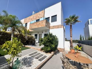 Casa aparellada en Polop. Ltpgtltstronggtacogedora casa adosada de dos plantas con solaacu