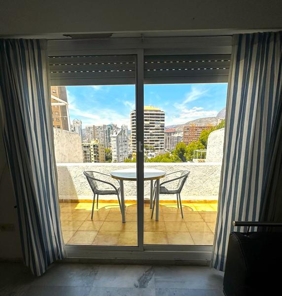 Foto bd82187a-e9fb-4fd3-b0ad-3c653e9f8a8a. Piso ltpgtubicacioacuten este encantador apartamento amueblado se encuentra en una urbanizacioacuten tranquila, ideal tanto para quiene en Benidorm