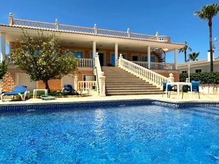 Maison à Pueblo-Ubanizaciones. Ltpgtltstronggtexclusiva villa ruacutestica con piscina privada,