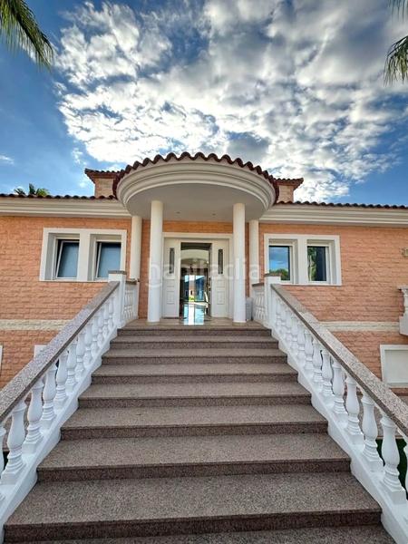 Foto e3452ea0-ae71-43d3-85f7-f116eb8f6c3d. Casa ltpgtltstronggtexclusiva villa ruacutestica con piscina privada, apartamentos independientes y gran potencial de inversioacuten en en Alfàs del Pi (l´)