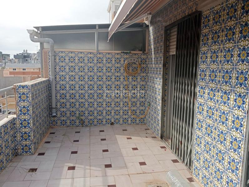 Foto 907d11e0-ca40-4164-9f6e-3fd5bcfcb7a8. Àtic amb aparcament a Colonia Madrid Benidorm