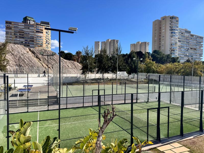 Foto 1837dc13-38c4-406a-aa11-e84579837b69. Appartement avec parking piscine dans Playa Poniente Benidorm