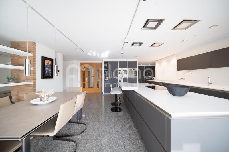 Foto 1d2d3e14-f874-4bef-8f68-ca060bd4e5b6. Maison avec piscine dans Castellarnau Sabadell