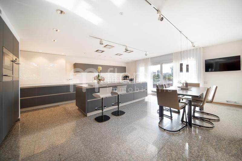 Foto 28d43364-b86a-48ad-b067-b67577cb598d. Maison avec piscine dans Castellarnau Sabadell