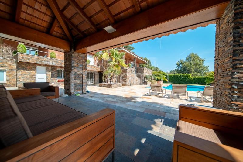 Foto 5454eaa0-320e-4b16-b3ae-3d9df40a1a7d. Maison avec piscine dans Castellarnau Sabadell