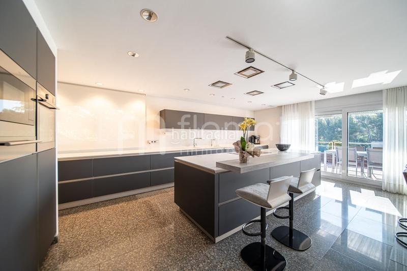 Foto ba24aee2-c3f2-429d-80f0-1a65802d3cdf. Maison avec piscine dans Castellarnau Sabadell