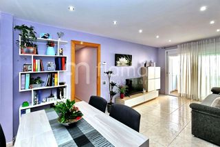 Appartamento  Carrer de toses. Piso totalmente reformado con ascensor i 3 habitaciones en la ro
