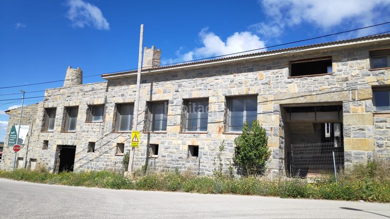 Foto b0b2edf5-221e-439a-b020-93fd87bae8fa. Edificio in calle baja 61 in Almudévar