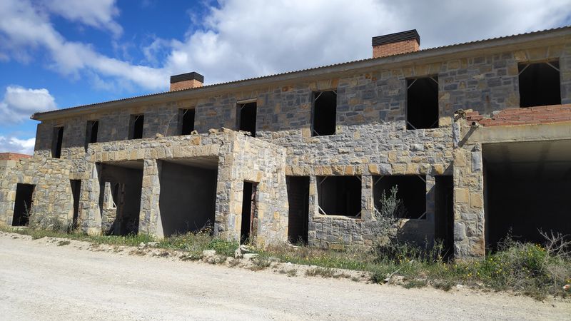 Foto e1972385-f574-4746-a229-592ecce321ab. Edificio in calle baja 61 in Almudévar