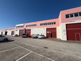Fabrikhalle in Cartuja Baja