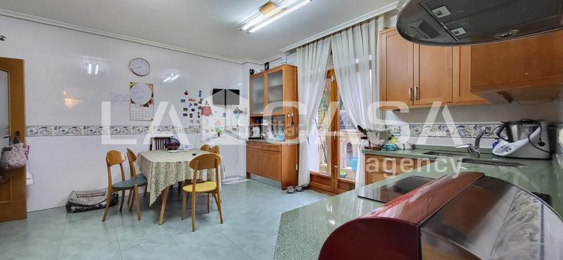 Foto 0dc23545-2327-444b-a737-9d578cd22651. Casa con riscaldamento parcheggio piscina in El Berrocal Valladolid