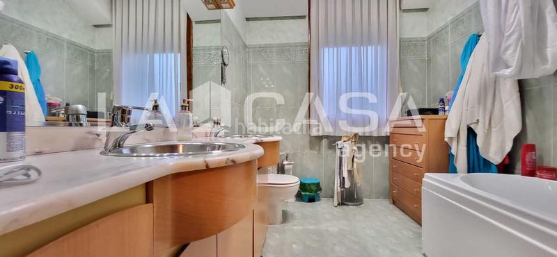 Foto 5116fc00-beee-46fb-acc3-6499b6d0ebfa. Casa con riscaldamento parcheggio piscina in El Berrocal Valladolid