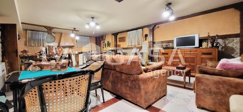 Foto 75af6240-1108-4e14-9425-63b7158d085c. Casa con riscaldamento parcheggio piscina in El Berrocal Valladolid