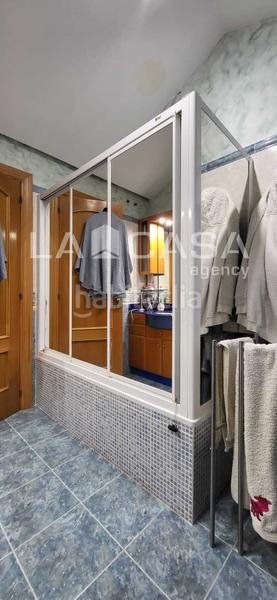 Foto 8feb88ff-96e7-4bfa-b3a7-0a99888a0b0d. Casa con riscaldamento parcheggio piscina in El Berrocal Valladolid