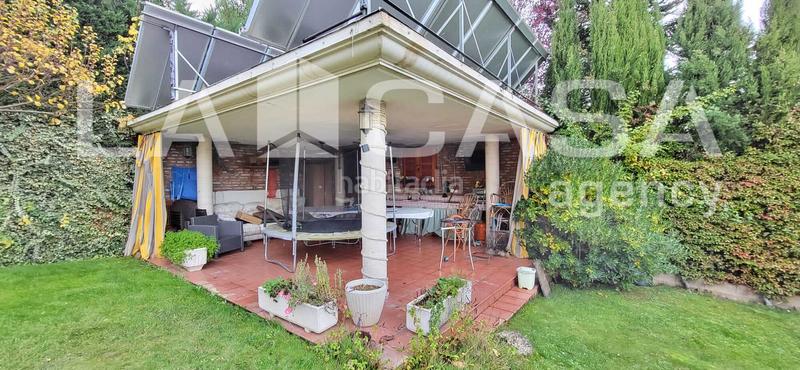 Foto db95ae8e-b3d3-440a-861e-124acc8aab06. Casa con riscaldamento parcheggio piscina in El Berrocal Valladolid