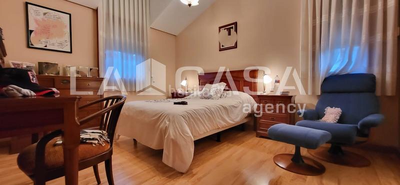 Foto f4f0ef4b-9690-4479-83cf-4ab871f056a1. Casa con riscaldamento parcheggio piscina in El Berrocal Valladolid