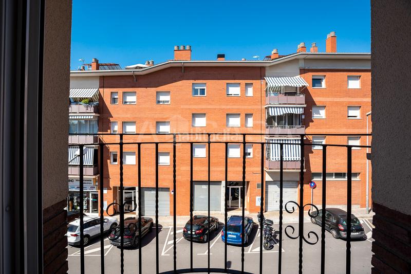 Foto 19ab7cff-4664-4718-a6d7-cdb36346272b. Casa adossada amb aparcament a Font Verda Granollers