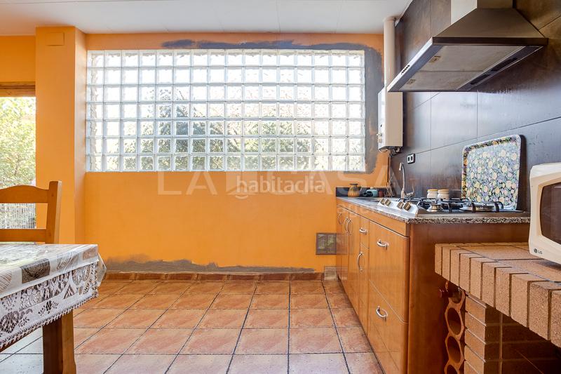 Foto 48d7487a-d7e2-4e70-aa7d-1a0044da73fa. Casa adossada amb aparcament a Font Verda Granollers