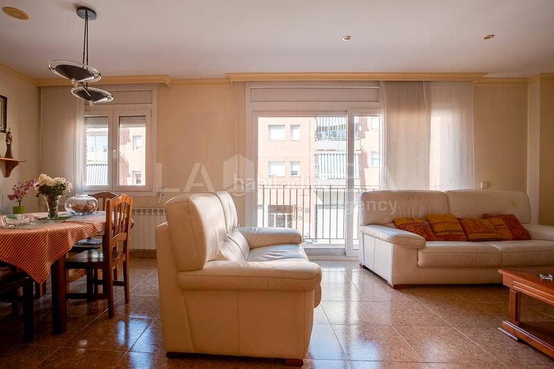 Foto 4d6d27d3-682a-488f-bf9b-751b94bd0f8a. Casa adossada amb aparcament a Font Verda Granollers