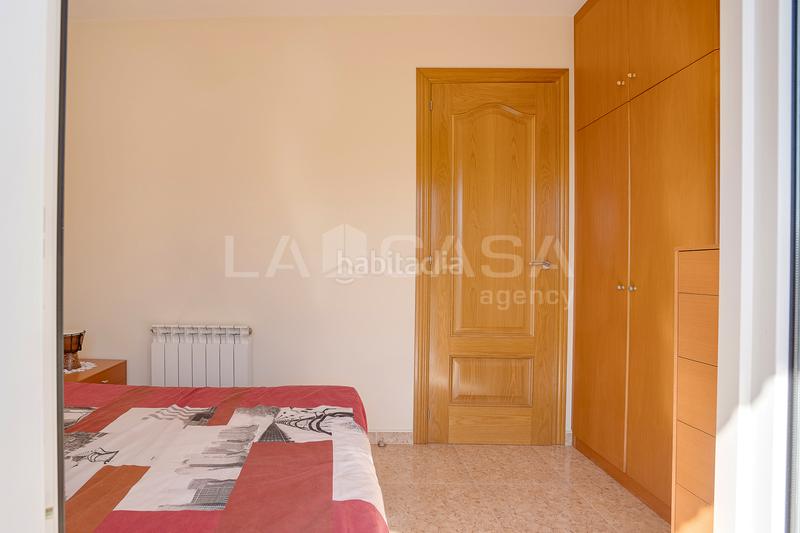 Foto 9bbbbedd-7158-49d0-abcb-f9c6990ffe39. Casa adossada amb aparcament a Font Verda Granollers