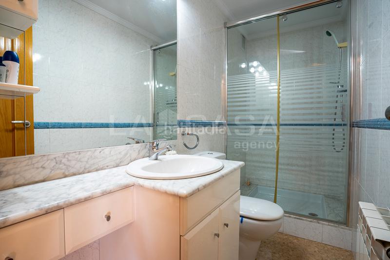 Foto a827ffd0-ba7e-44eb-9c0f-9a645e67e3ff. Casa adossada amb aparcament a Font Verda Granollers
